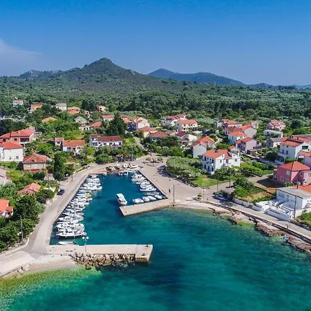 By The Sea - 8423 乌格连